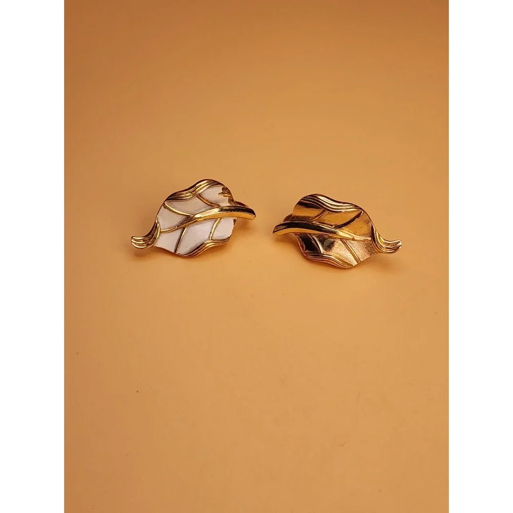 Vintage TRIFARI Signed Gold Tone White Enamel Leaf Clip‎ on Earrings FREE $HIP!!